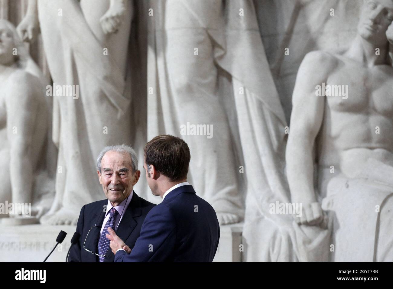 Paris, France. 09th Oct, 2021. Le président de la république, Emmanuel Macron et Robert Badinter durant la Commémoration du quarantième anniversaire de l'abolition de la peine de mort, au Panthéon à Paris, France, le 9 octobre 2021. French President Emmanuel Macron and Robert Badinter during the commemoration of the 40th anniversary of the abolition of the death penalty at the Pantheon in Paris, France, October 9th, 2021. Photo by Stephane Lemouton/Pool/ABACAPRESS.COM Credit: Abaca Press/Alamy Live News Stock Photo