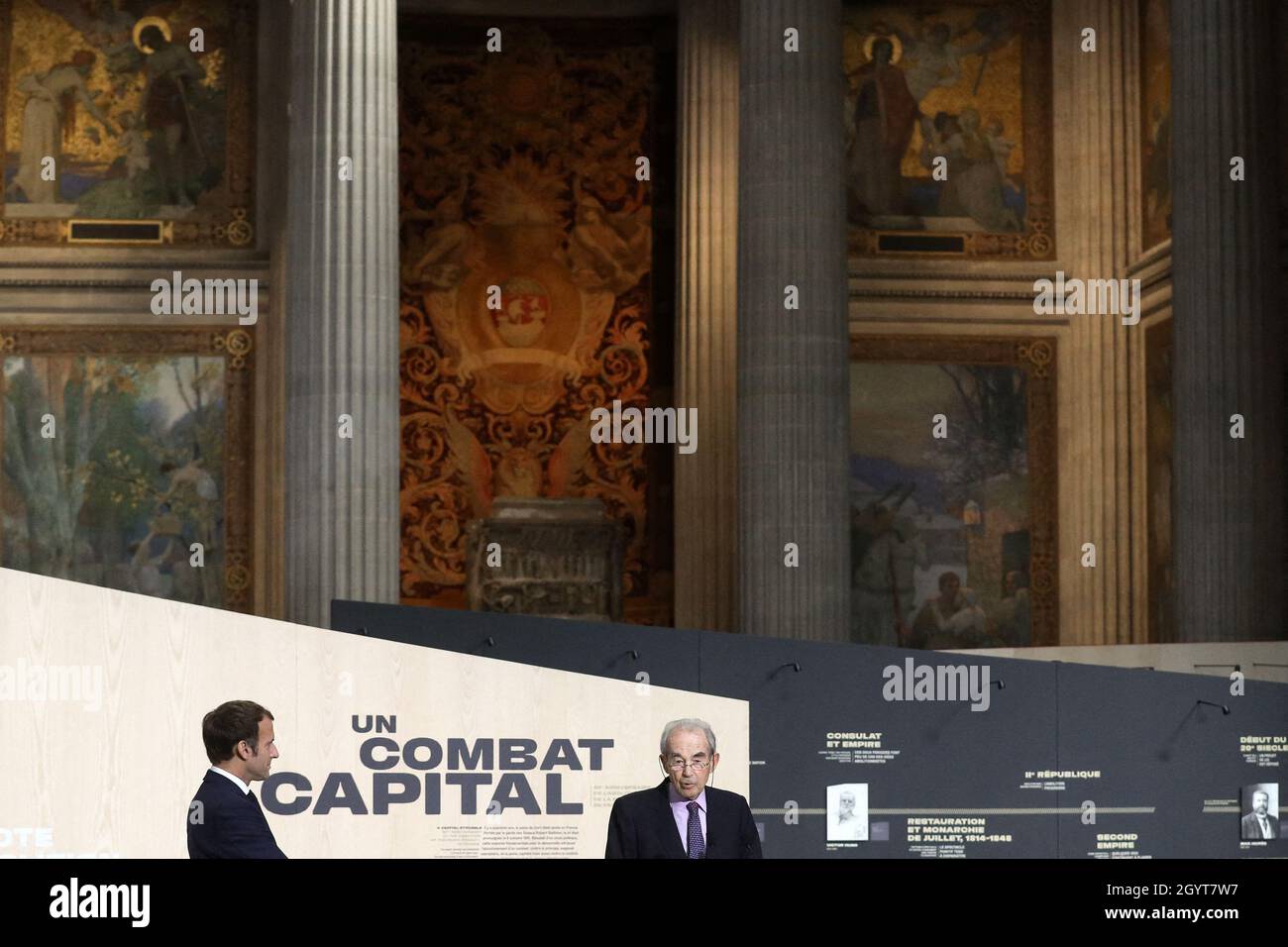 Paris, France. 09th Oct, 2021. Le président de la république, Emmanuel Macron et Robert Badinter durant la Commémoration du quarantième anniversaire de l'abolition de la peine de mort, au Panthéon à Paris, France, le 9 octobre 2021. French President Emmanuel Macron and Robert Badinter during the commemoration of the 40th anniversary of the abolition of the death penalty at the Pantheon in Paris, France, October 9th, 2021. Photo by Stephane Lemouton/Pool/ABACAPRESS.COM Credit: Abaca Press/Alamy Live News Stock Photo