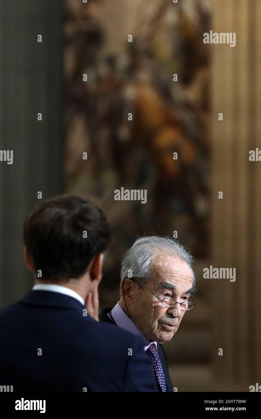 Paris France 09th Oct 21 Le President De La Republique Emmanuel Macron Et Robert Badinter Durant La Commemoration Du Quarantieme Anniversaire De L Abolition De La Peine De Mort Au Pantheon A Paris