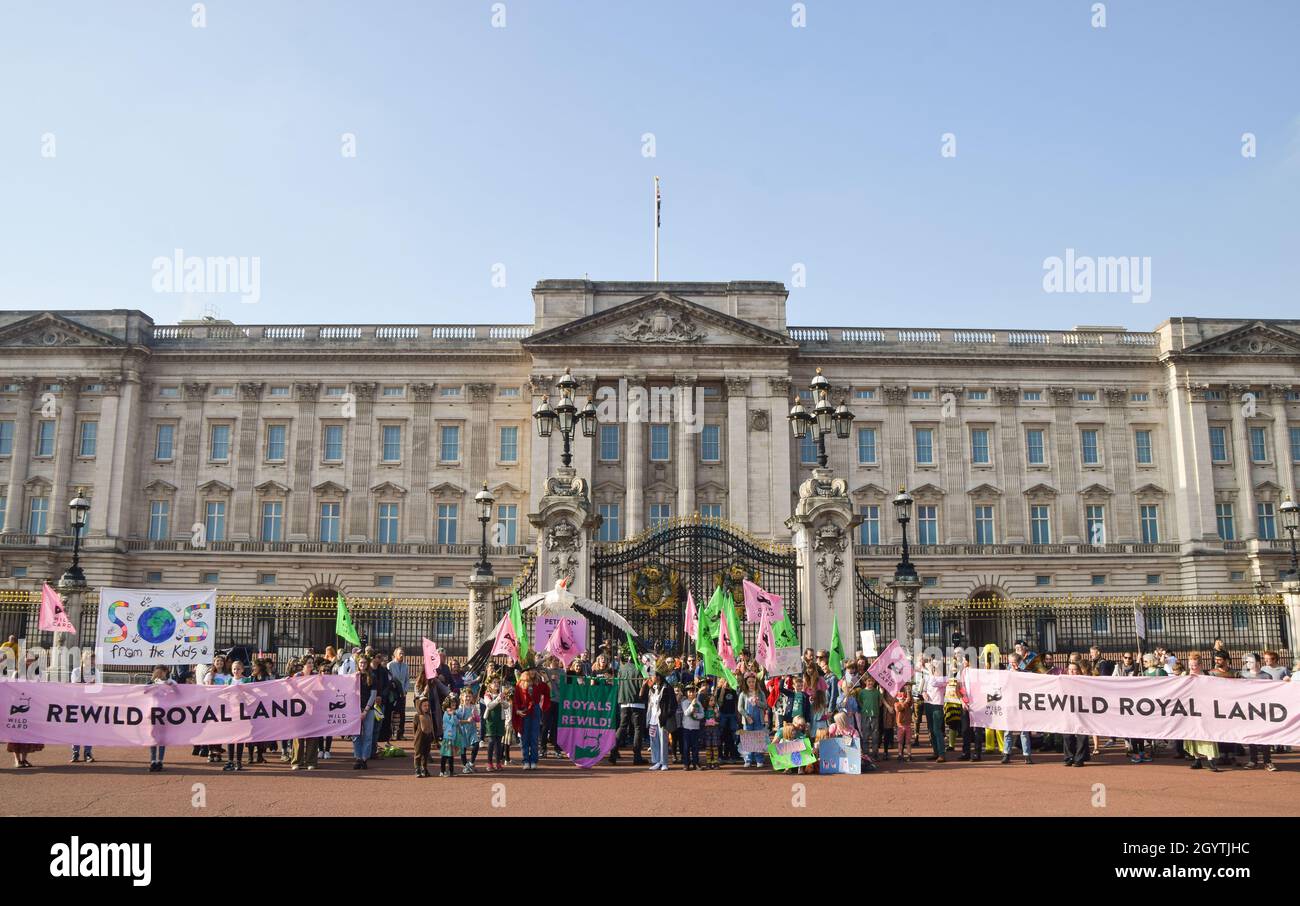 London, UK. 9th October 2021. Protesters, children, and families gathered outside Buckingham Palace and delivered a petition asking the royal family to rewild their land to increase wildlife and help fight the climate crisis. Stock Photo