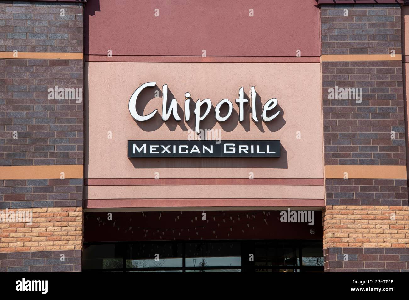 Vadnais Heights, Minnesota.  Chipotle Mexican Grill is an American chain of fast casual restaurants specializing in tacos and Mission burritos that ar Stock Photo