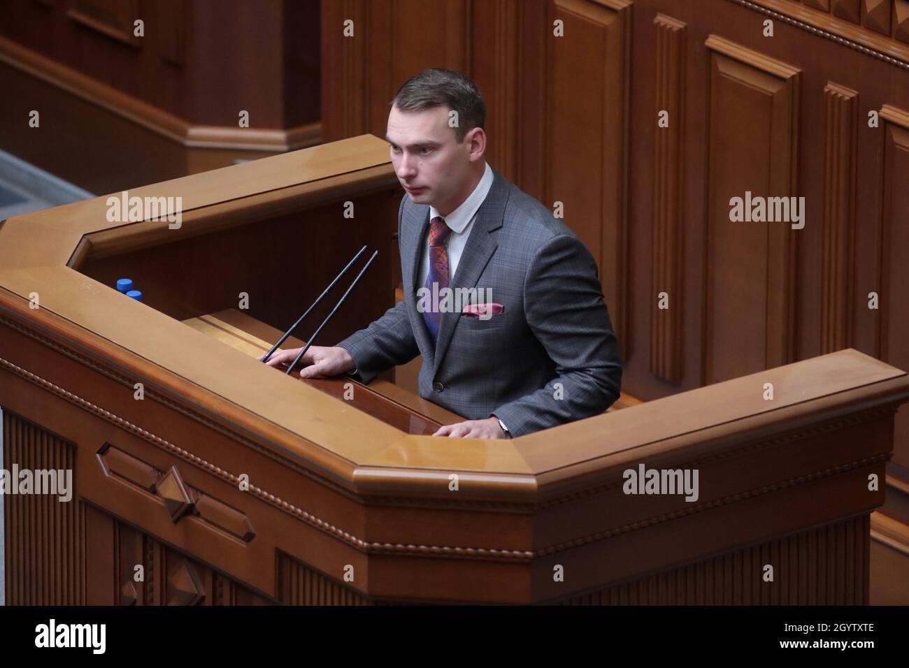 Non Exclusive: KYIV, UKRAINE - OCTOBER 08, 2021 - MP Yaroslav Zhelezniak speaks from the rostrum during the parliamentary sitting, Kyiv, capital of Uk Stock Photo