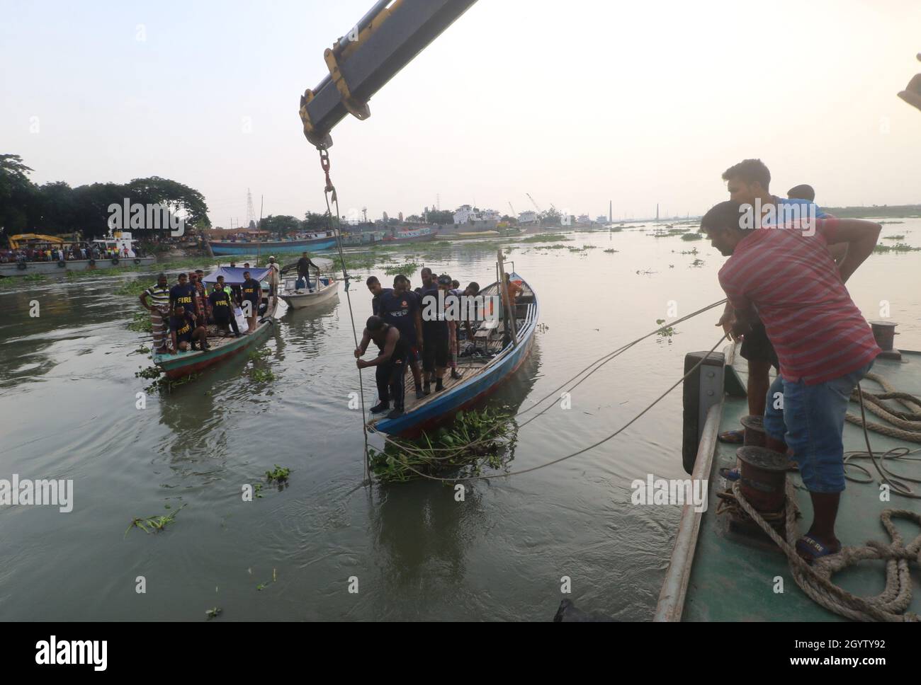 Non Exclusive: DHAKA, BANGLADESH - OCTOBER 9, 2021: Rescuers during rescue work  to find the missing people in a trawler capsize in Turag river. A tot Stock Photo