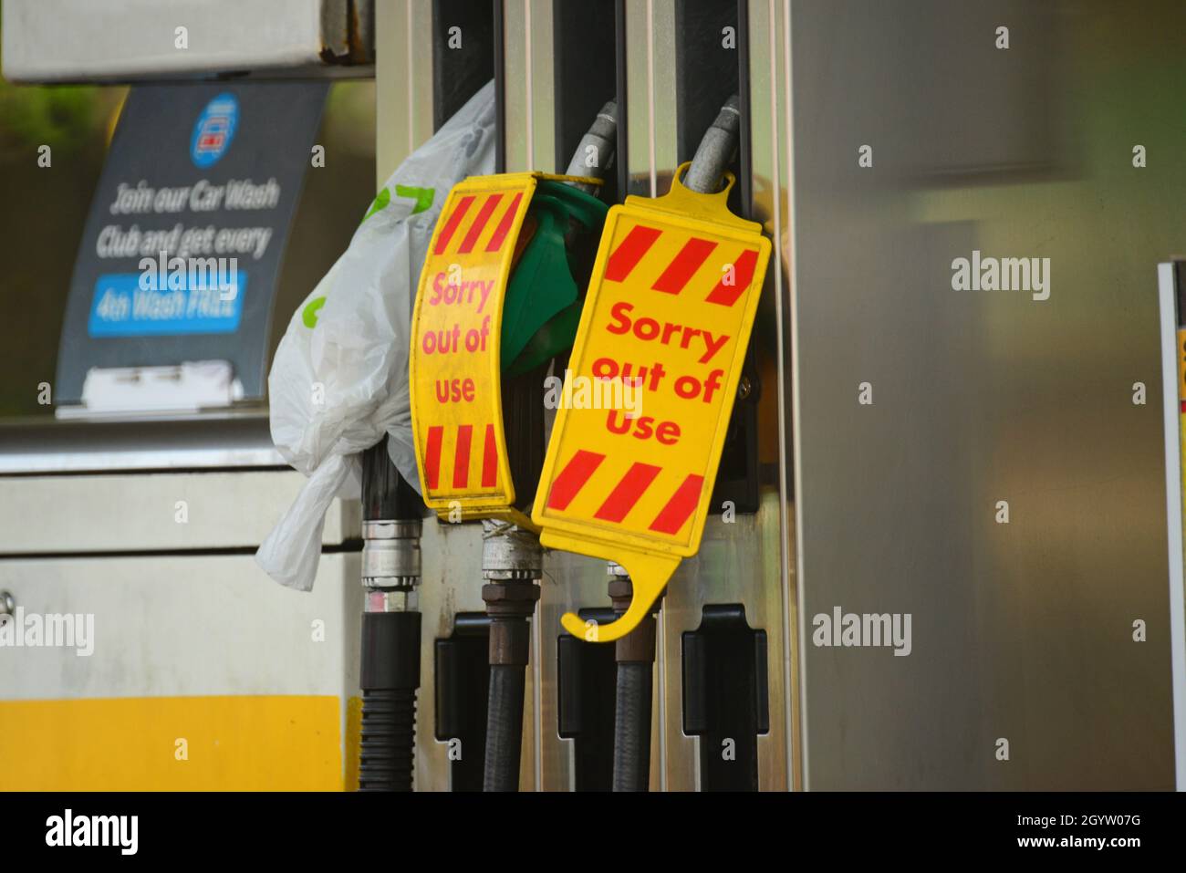 warning sign pump not in use at empty petrol station due to supply problems united kingdom Stock Photo