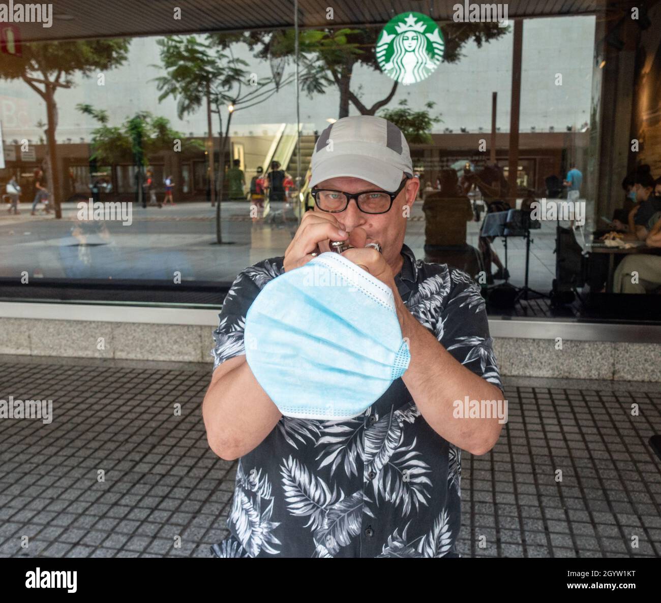 Gran Canaria, Canary Islands, Spain. 9th October, 2021. Busker on Gran