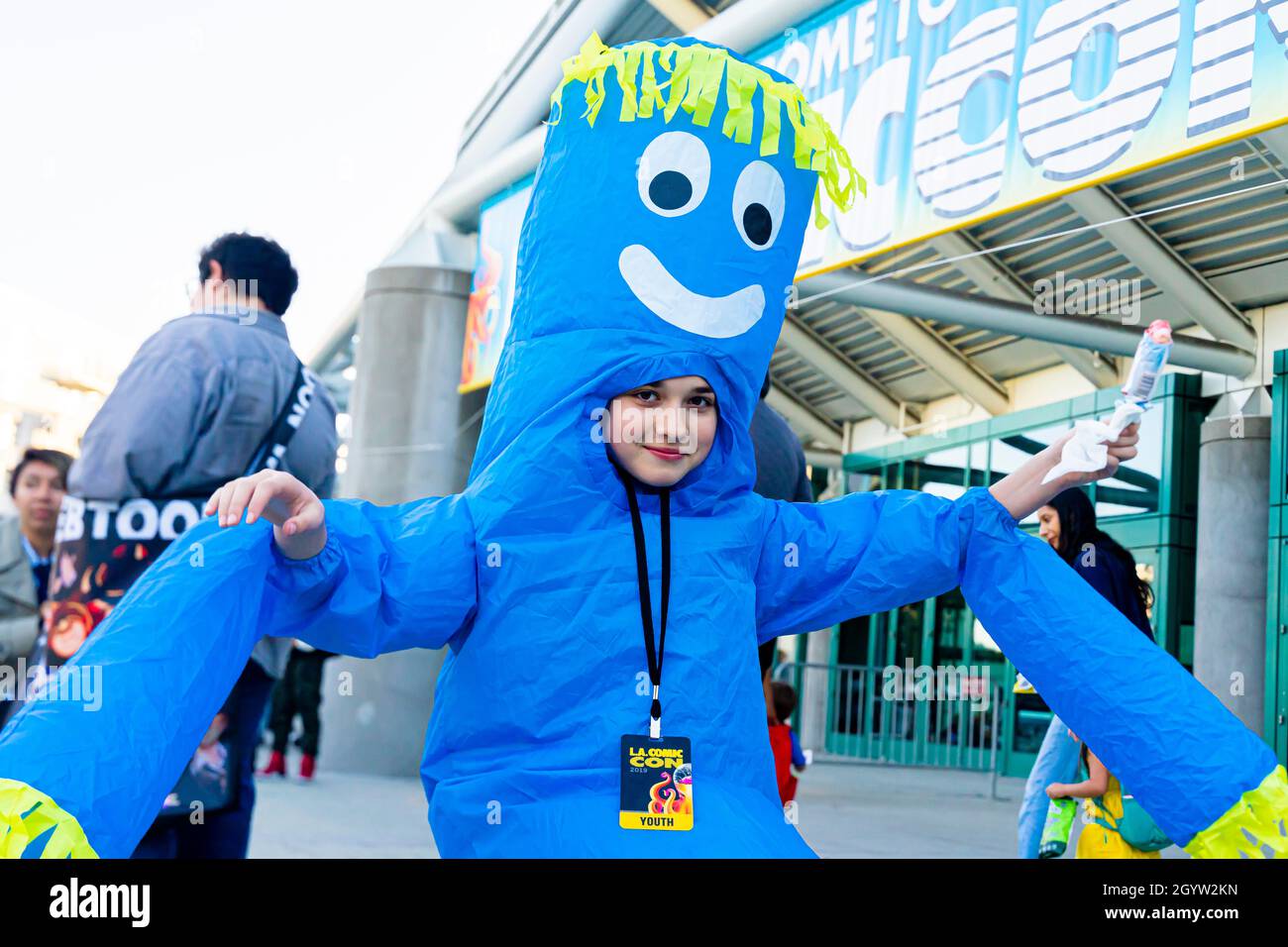 Attendee kid cosplayer in waving inflatable Arm-Flailing Tube Man Costume  at Comic Con in Los Angeles, CA, United States Stock Photo - Alamy