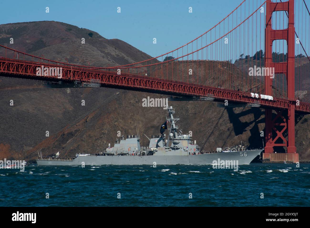 211008-N-WY048-1019  SAN FRANCISCO (Oct. 8, 2021) The Arleigh Burke-class guided-missile destroyer USS Shoup (DDG 86) transits under the Golden Gate Bridge during San Francisco Fleet Week (SFFW) 2021. SFFW is an opportunity for the American public to meet their Navy, Marine Corps and Coast Guard teams and experience America's sea services. During fleet week, service members participate in various community service events, showcase capabilities and equipment to the community, and enjoy the hospitality of the city and its surrounding areas. (U.S. Navy photo by Mass Communication Specialist 2nd C Stock Photo
