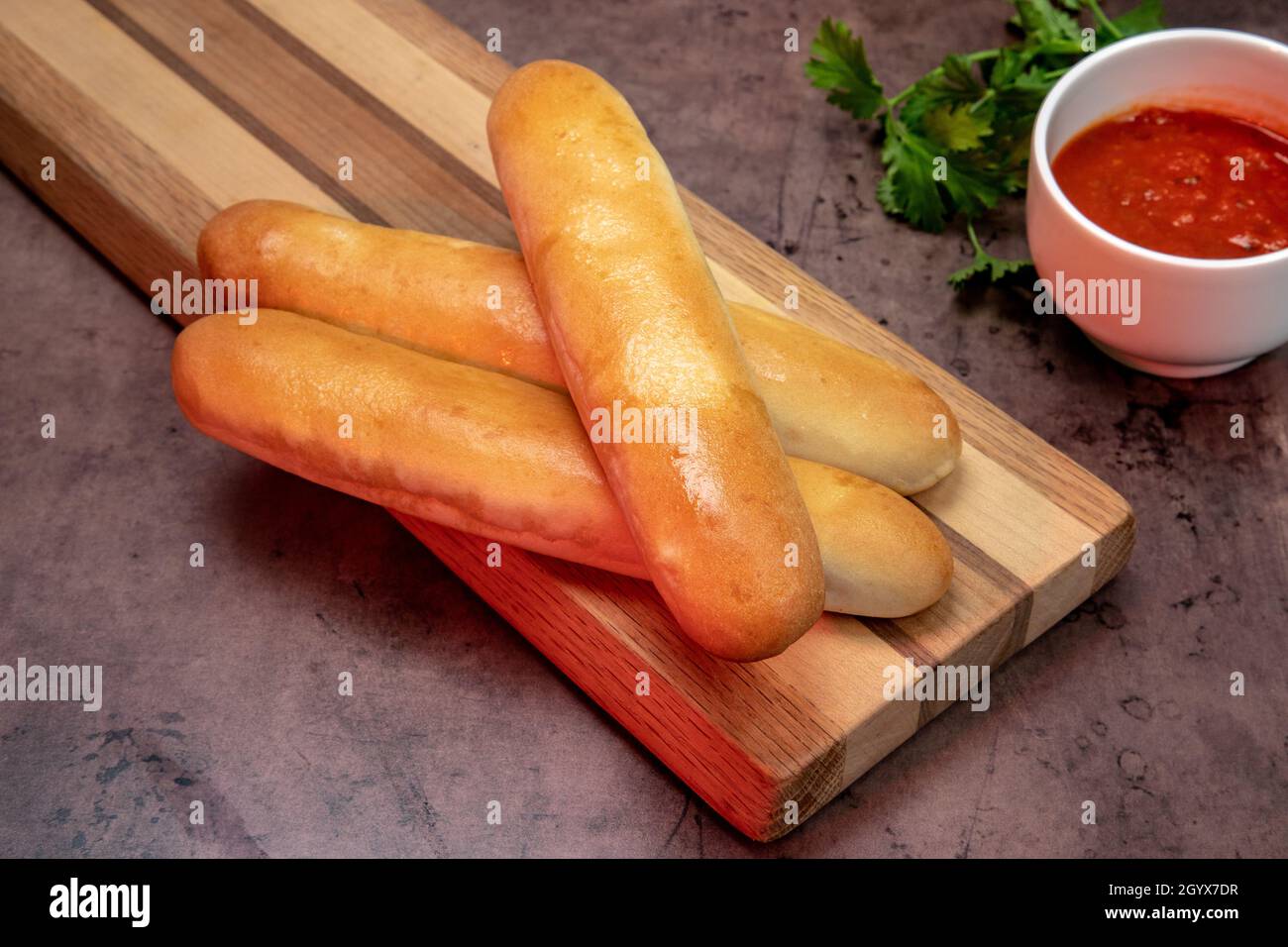 Cook marinara sauce hi-res stock photography and images - Alamy