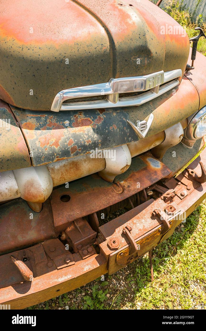 Junkyard trucks hi-res stock photography and images - Alamy