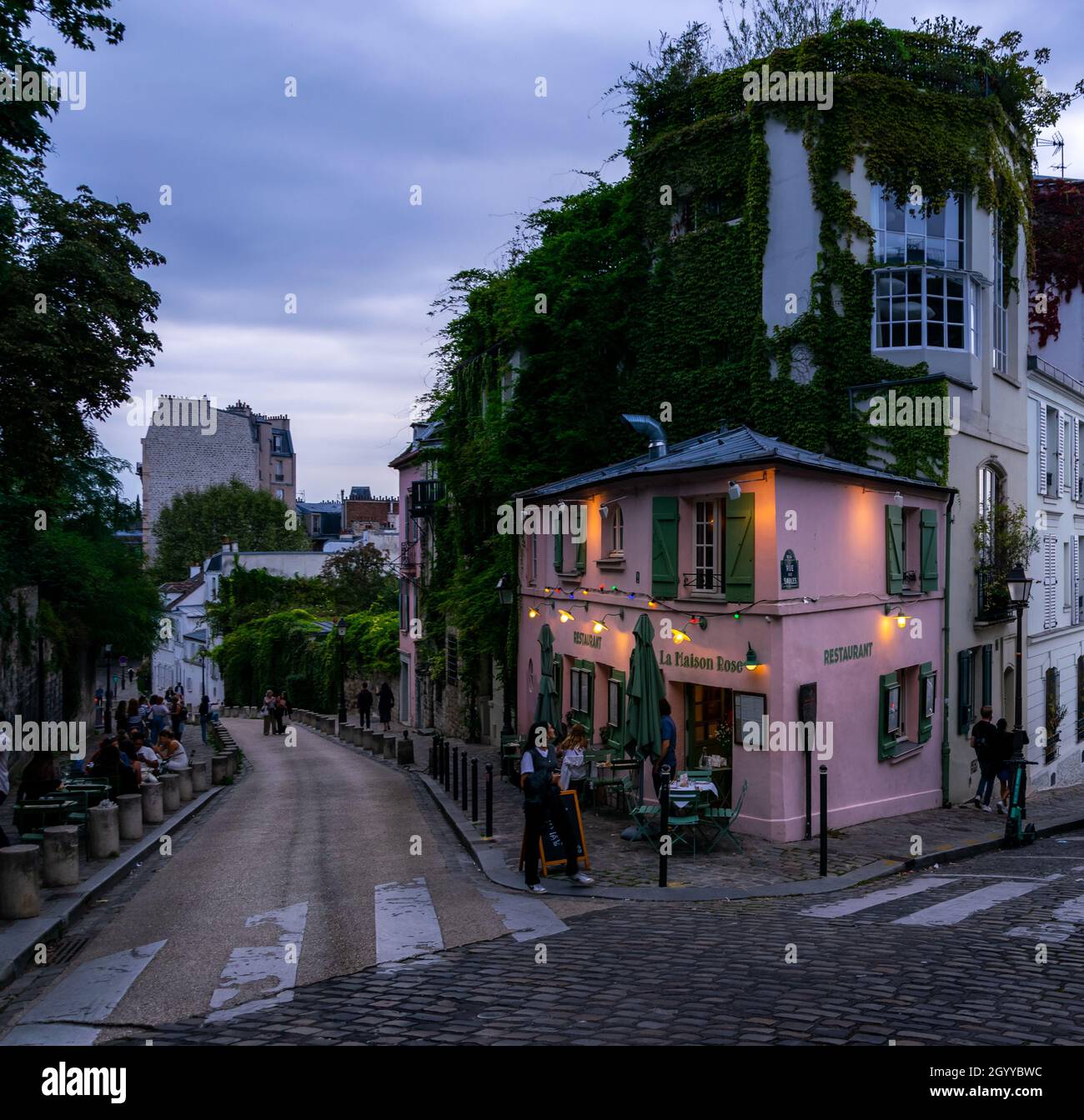 La maison rose in Montmartre, the most photographed restaurant in Paris Stock Photo