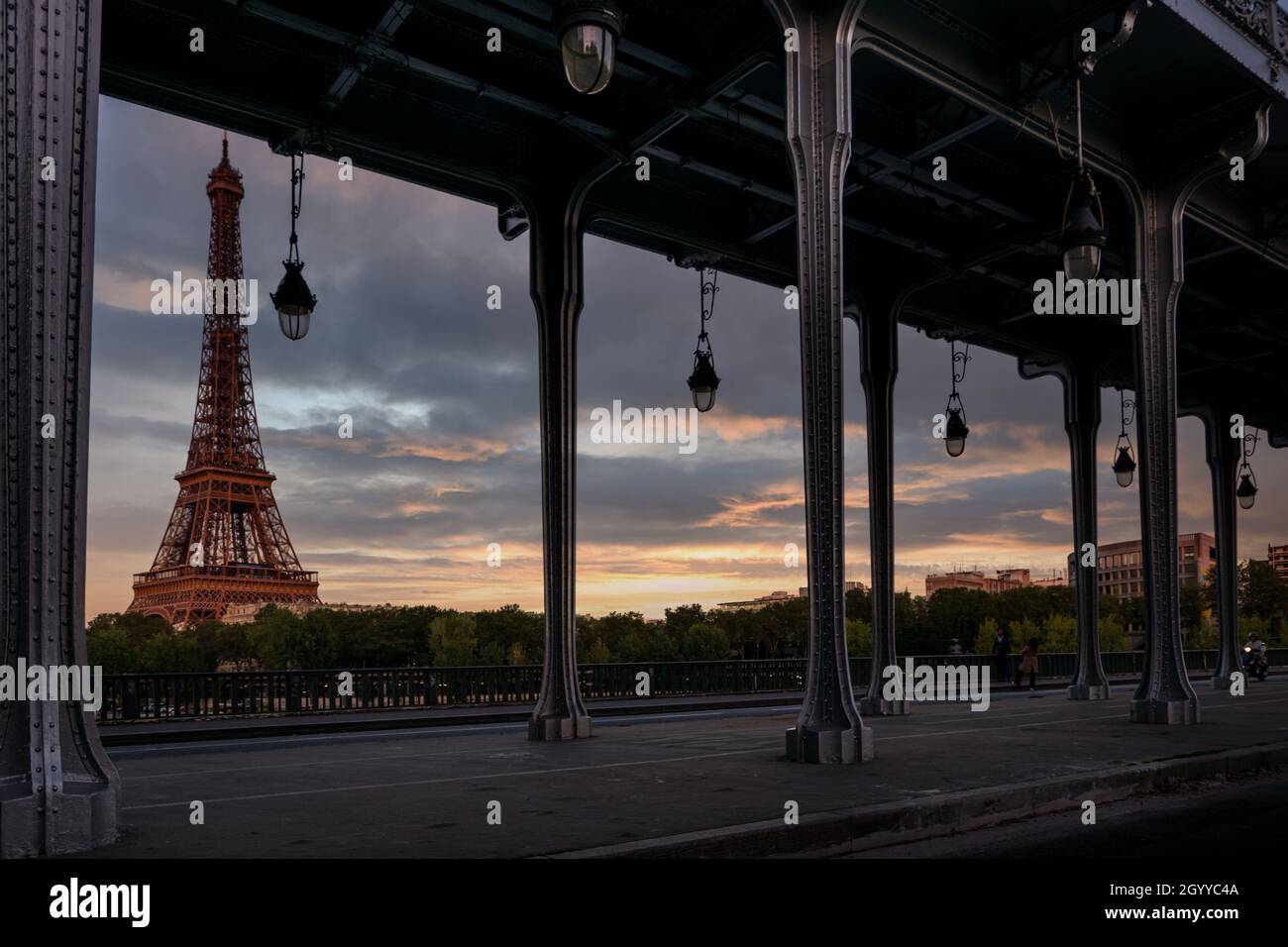 The Bir-Hakeim bridge with the eiffel tower in the background, also known as the Inception bridge Stock Photo