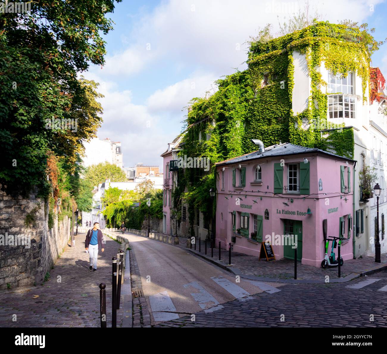 La maison Rose in Montmartre Paris, the most photographed restaurant n Paris Stock Photo