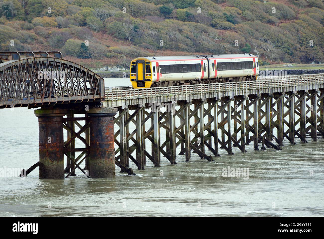 The railway bridge across the Afon Mawddach at Abermaw / Barmouth, Gwnedd, Wales, UK Stock Photo