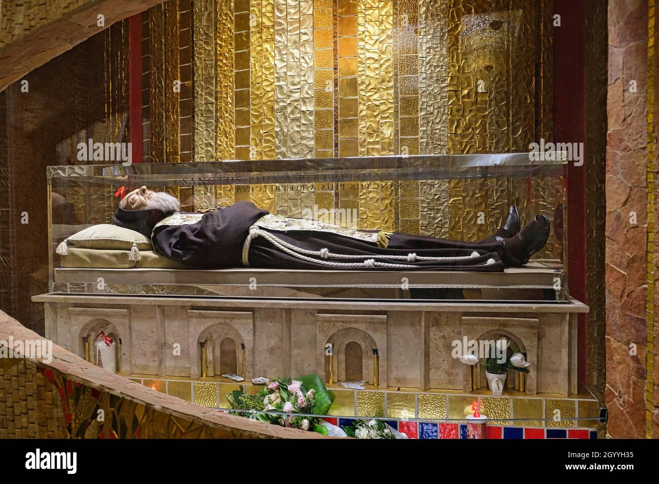 Visita Padre Pio San Giovanni Rotondo 71013 SAN GIOVANNI ROTONDO, ITALY - Sep 01, 2021: The body of Padre Pio