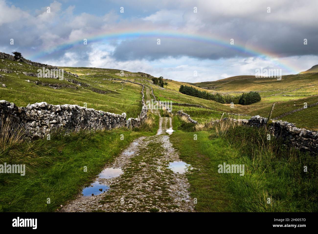 Rainbow over The Pennine Way, Horton-in-Ribblesdale, Yorkshire Dales National Park, UK Stock Photo