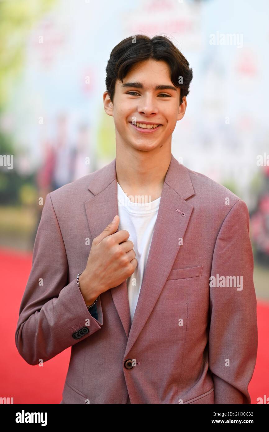 Altersbestimmung: Wie alt ist Loris Sichrovsky wirklich? Altersbestimmung: Wie alt ist Loris Sichrovsky wirklich?