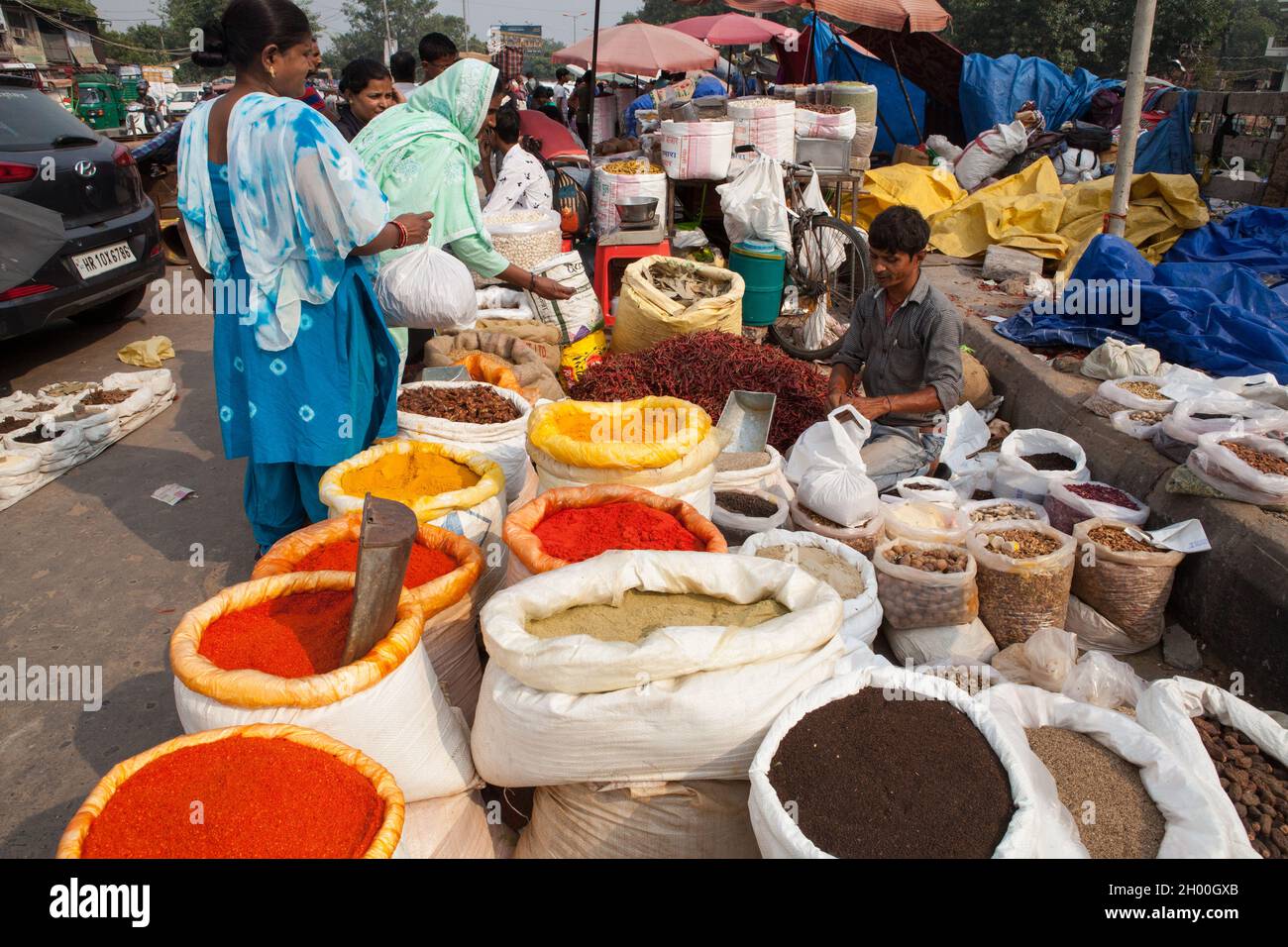 A vendor in the spice market in Chandni Chowk the old city of Delhi Stock Photo