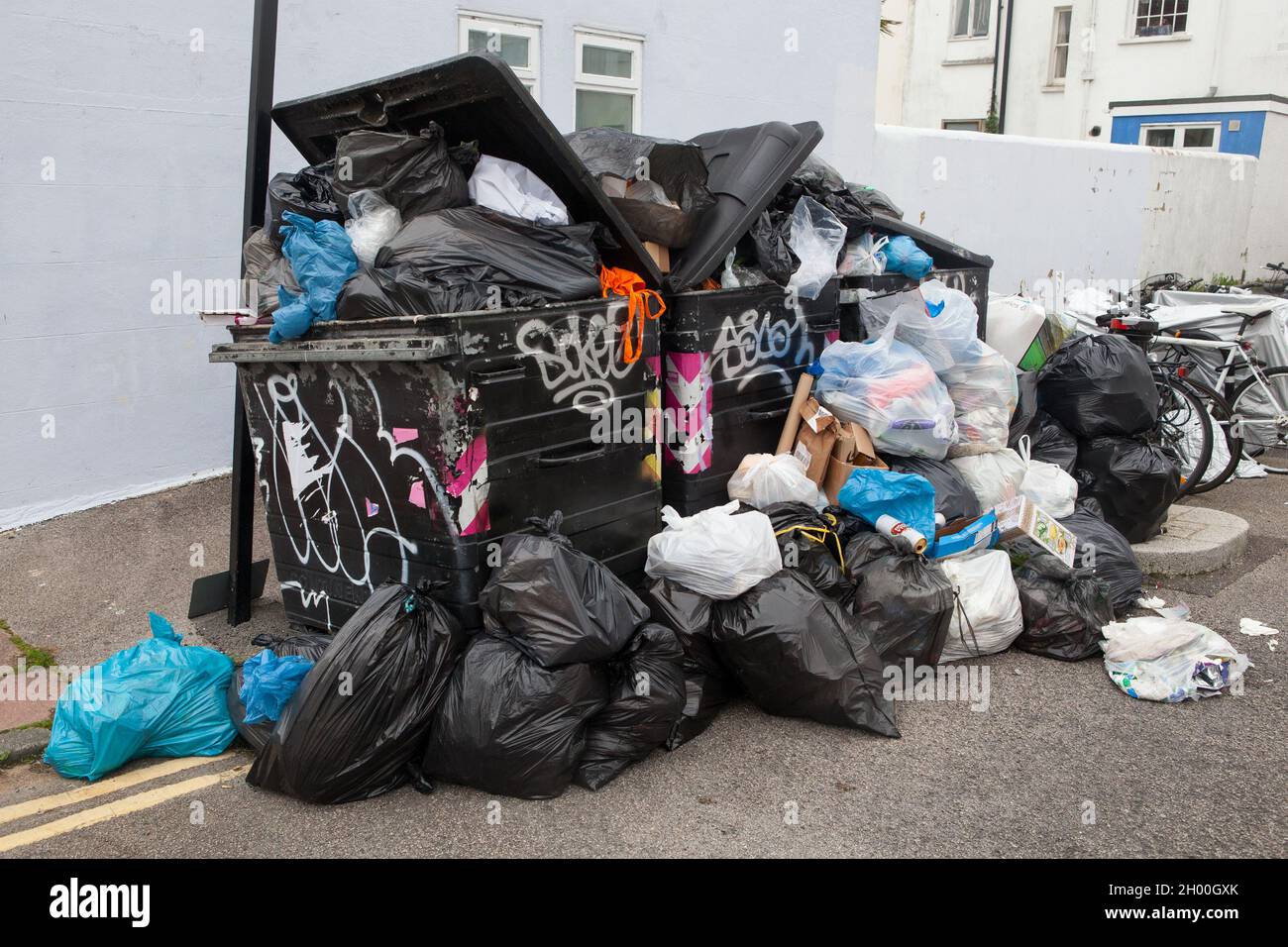 Overflowing rubbish bins in Brighton, East Sussex, UK Stock Photo Alamy