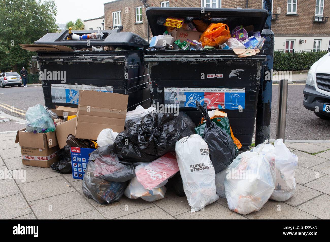 Overflowing rubbish bins in Brighton, East Sussex, UK Stock Photo Alamy