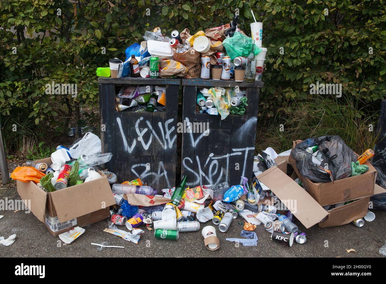 Overflowing rubbish bins in Brighton, East Sussex, UK Stock Photo Alamy