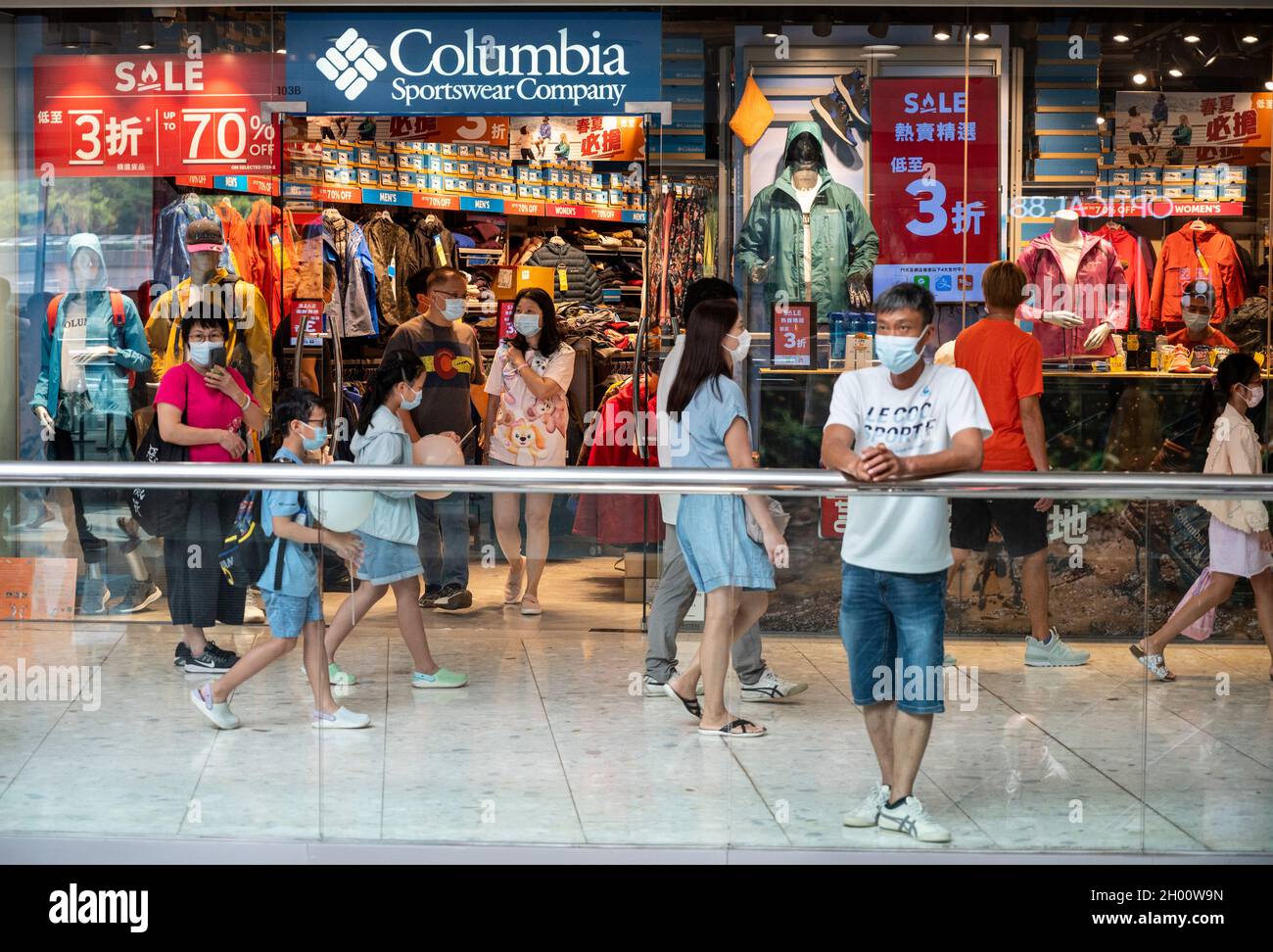 Shoppers walk past the American sportswear brand Columbia store in Hong  Kong. (Photo by Budrul Chukrut / SOPA Images/Sipa USA Stock Photo - Alamy