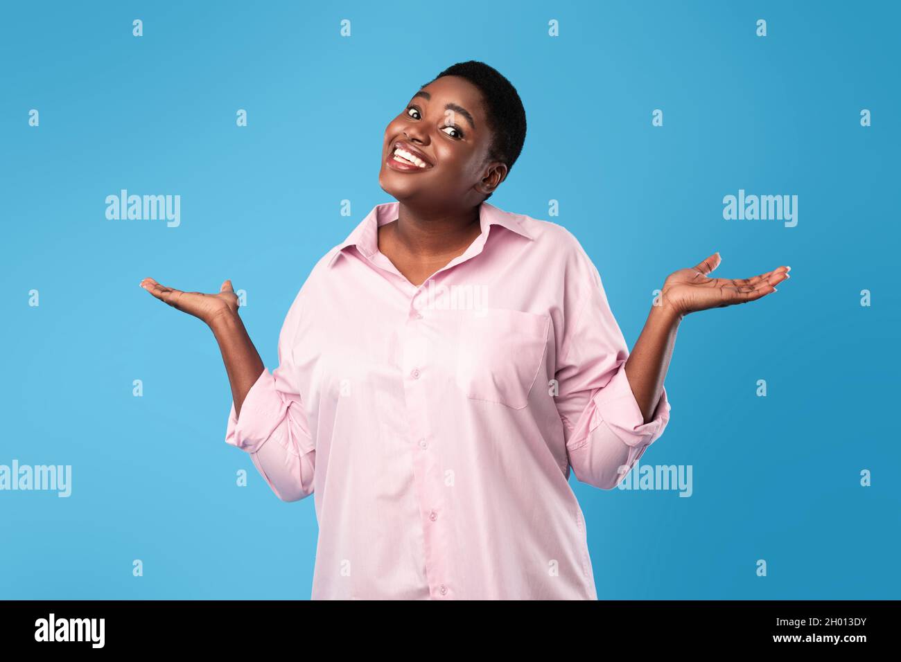 Blue shoulder shrug hi res stock photography and images Alamy