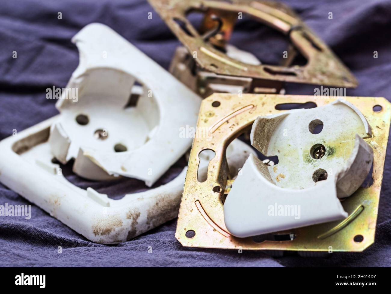 Dangerous electrical wiring hires stock photography and images Alamy