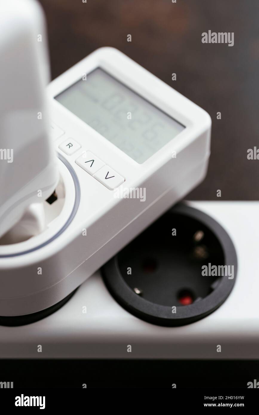 Electricity usage monitor measuring the standby power consumption of a
