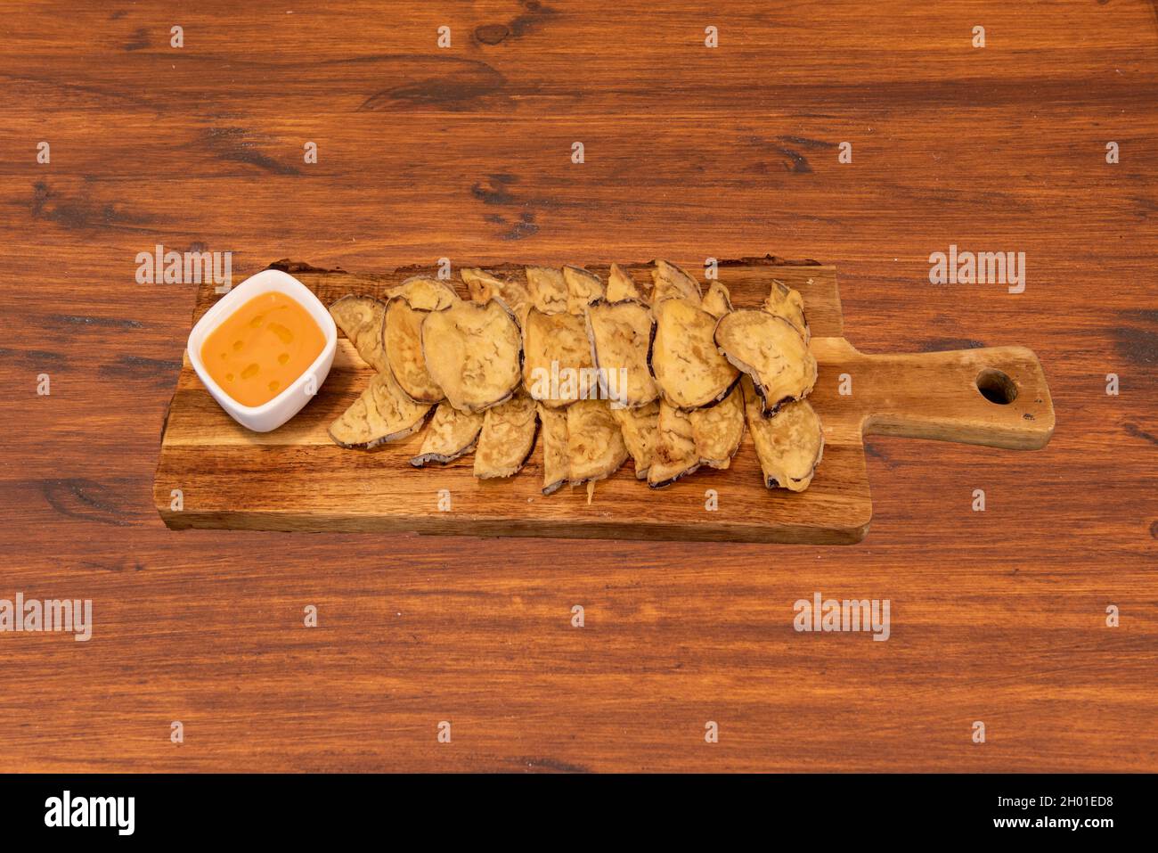Wooden tray with recipe for fried aubergine slices in tempura with