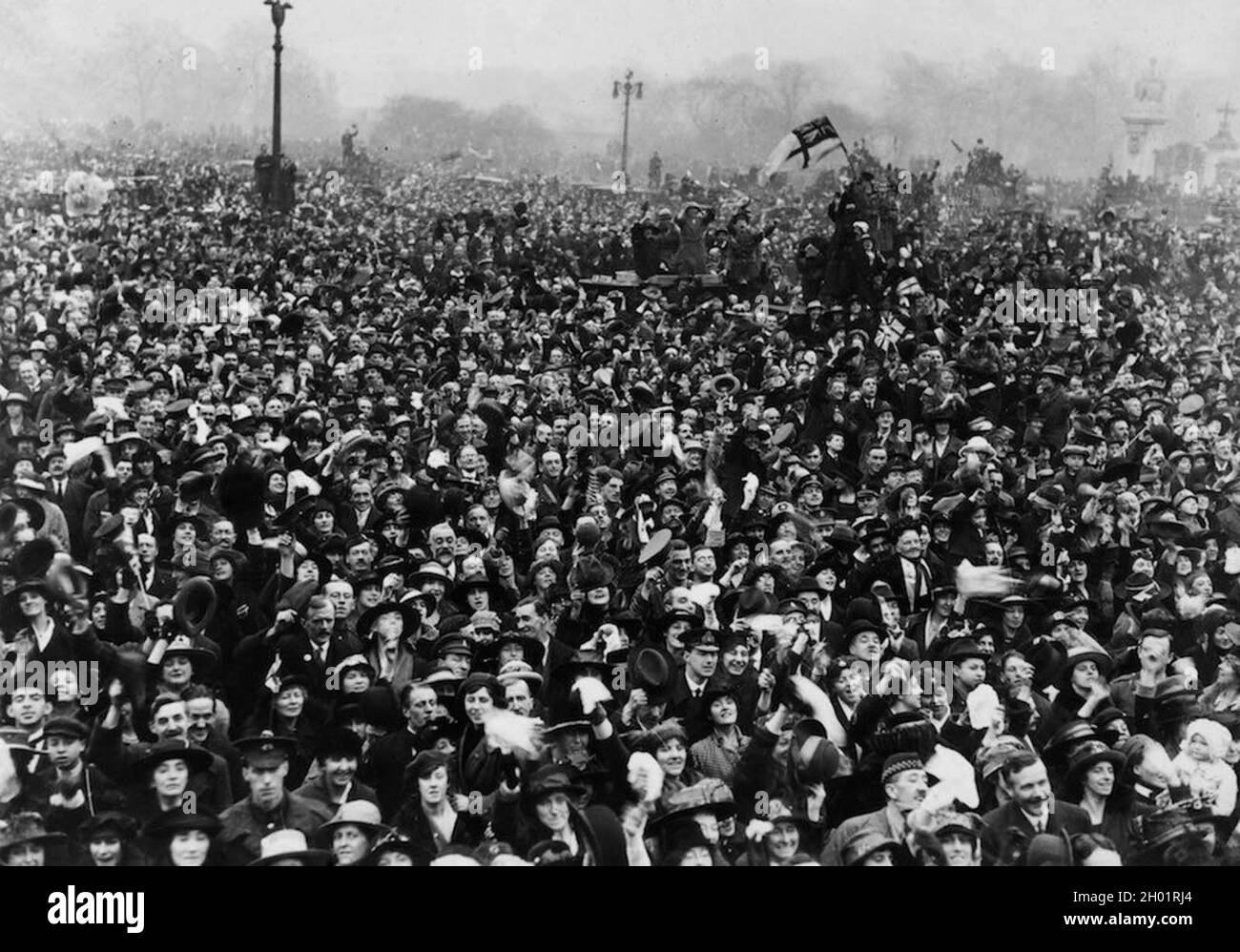 Happy crowds near Buckingham Palace, London, celebrating Armistice Day. Stock Photo