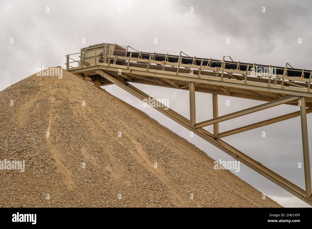 Agregates and conveyor belt at Cliffe on the banks of the Thames in Kent. Stock Photo