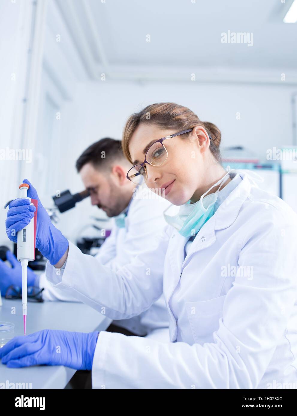 Two biologists man woman hi-res stock photography and images - Alamy