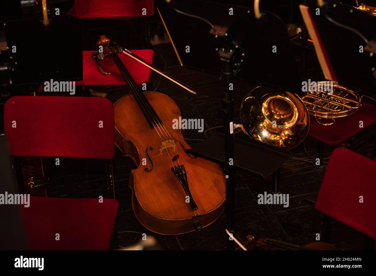 Orchestra pit trumpet hi-res stock photography and images - Alamy