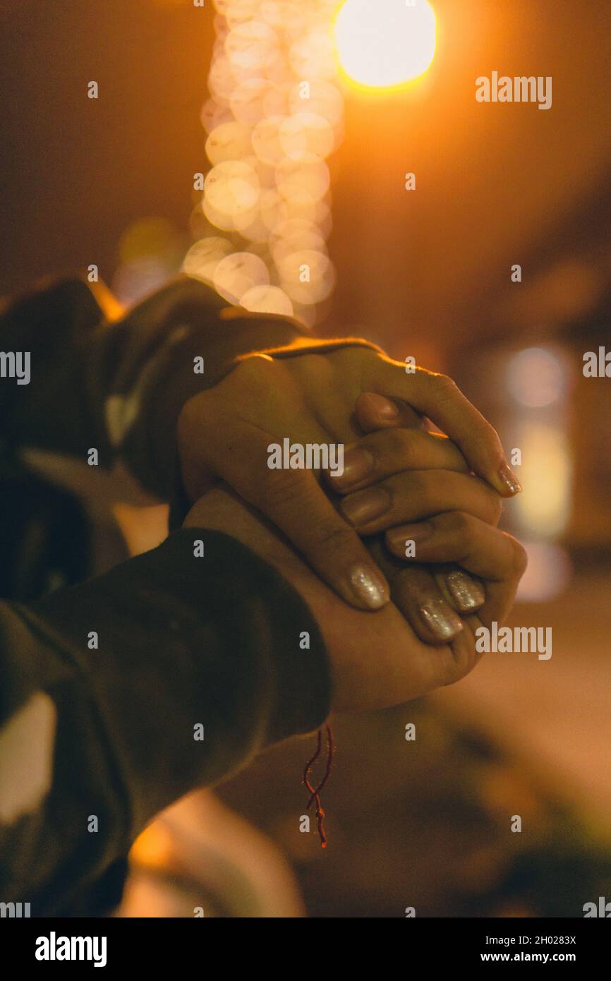 Christmas couple holding hands hi-res stock photography and images - Alamy