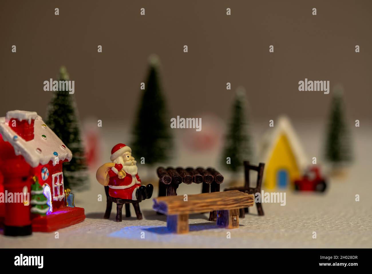 Santa claus sitting on bench hi-res stock photography and images - Alamy