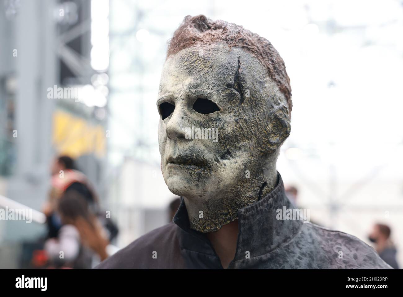 New York, N.Y/USA – 9th Oct. 2021: A cosplayer dressed as Michael Myers attends the Comic Con 2021. Credit: Gordon Donovan/17�Թ����� Live News Stock Photo