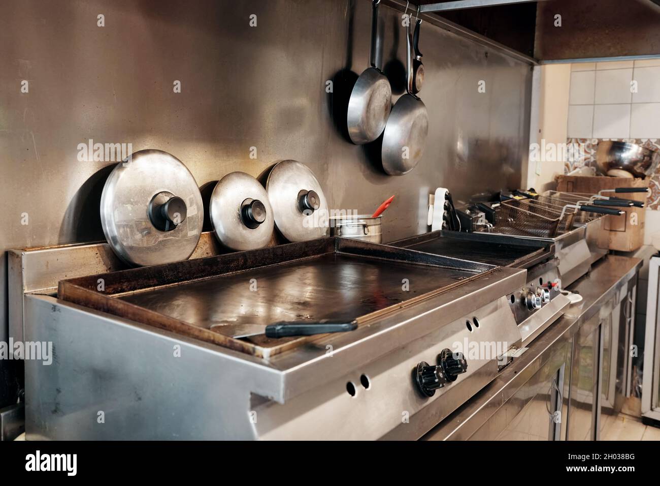 Colander beige kitchen equipment hi-res stock photography and images - Alamy