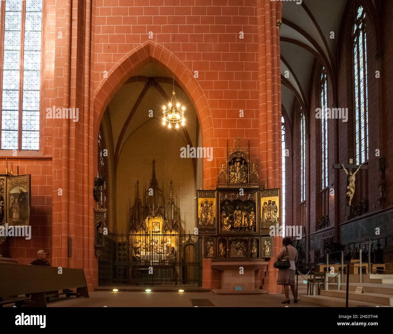 View of the Maria-Schlaf-Altar in the chapel 'Marienkapelle' and the gothic altar 'Apostelabschiedsaltar' from 1523 at the corner of the choir inside... Stock Photo
