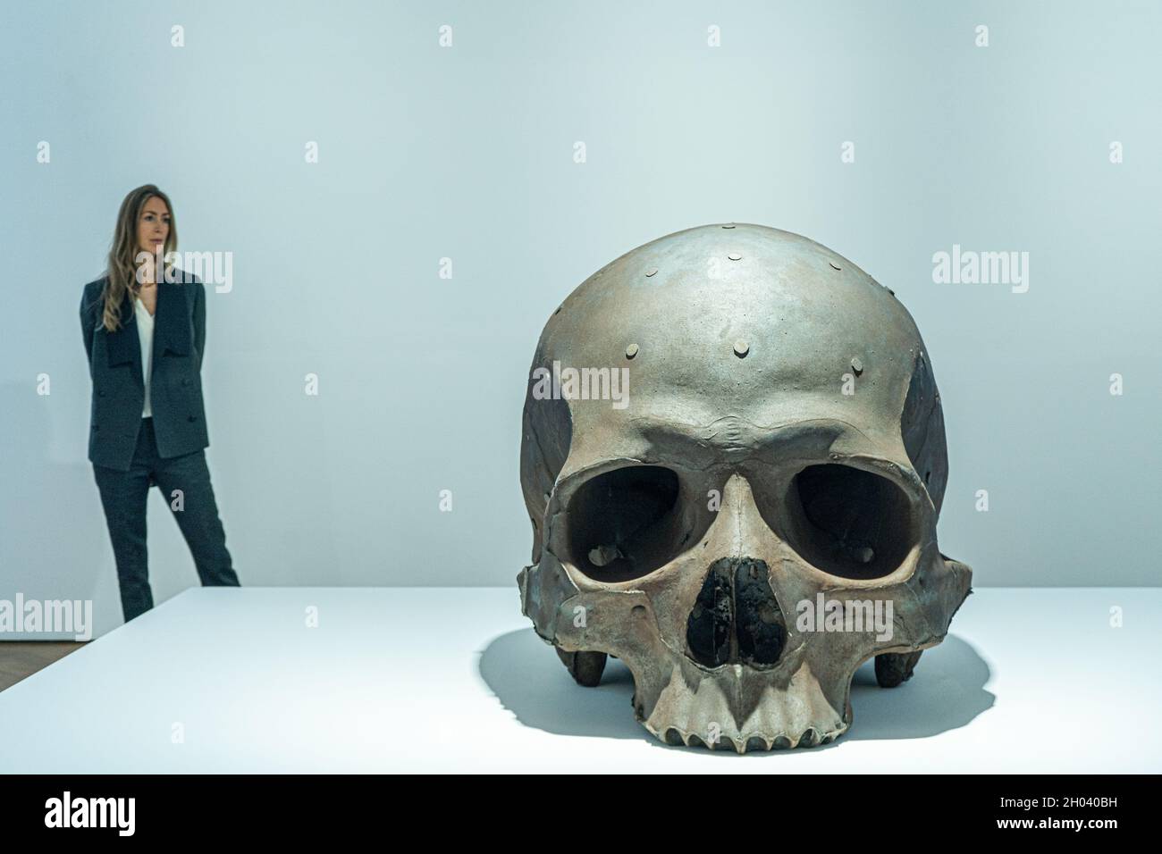 LONDON, UK. 11 Oct, 2021. RON MUECK. Dead Weight, 2021, Mixed Media. A