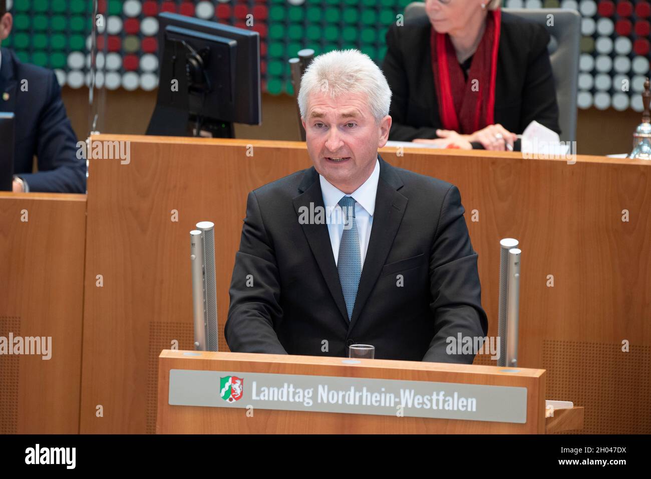 Duesseldorf, Deutschland. 06th Oct, 2021. Prof. Dr. Andreas PINKWART, FDP, Minister for Economy, Innovation, Digitization and Energy of the State of North Rhine-Westphalia, during his speech, debate on the topic “Finally peace for the villages instead of senseless escalation in Luetzerath” 143rd plenary session in the state parliament of North Rhine-Westphalia NRW, Duesseldorf on October 6th, 2021, Credit: dpa/Alamy Live News Stock Photo