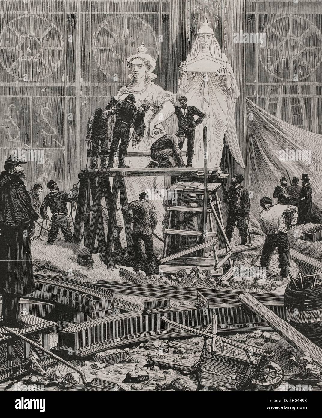 History of France. Paris. Universal Exhibition of 1878. It was held from May 1 to November 10, 1878. Final preparations for the placement of the allegorical statues on the facade of the Palace of Mars. Engraving. La Ilustración Española y Americana, 1878. Stock Photo