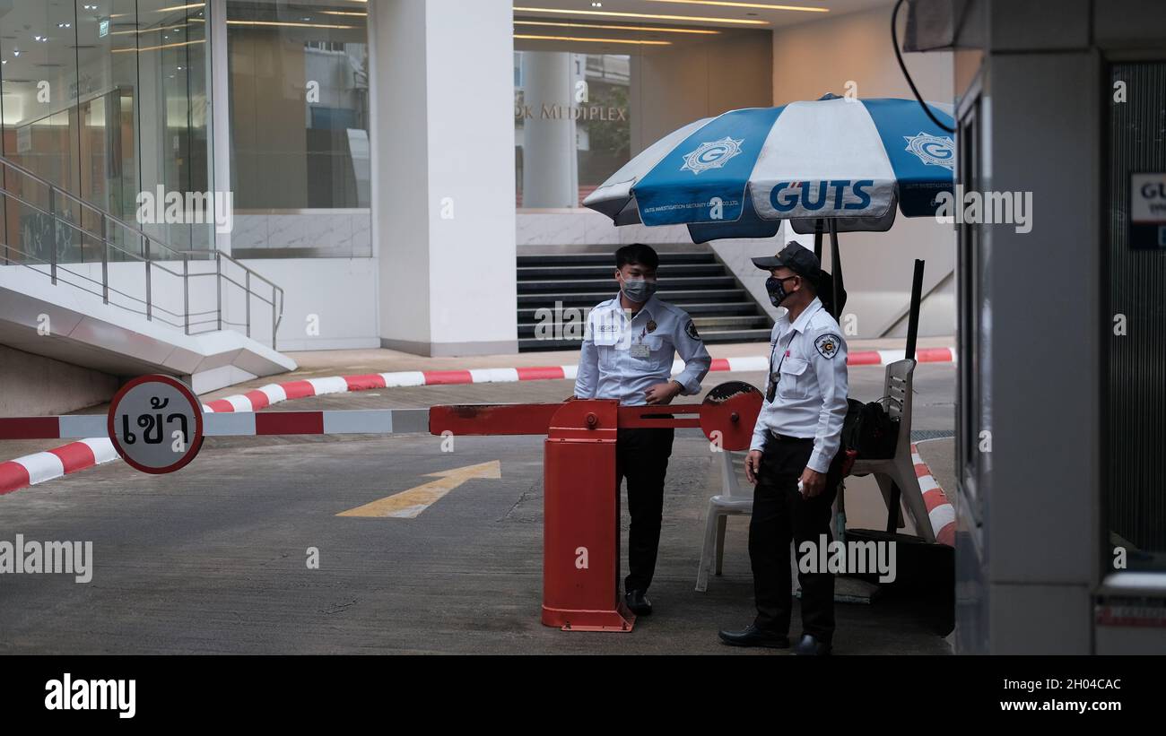 Security Guards Are Everywhere In Bangkok Thailand Stock Photo - Alamy