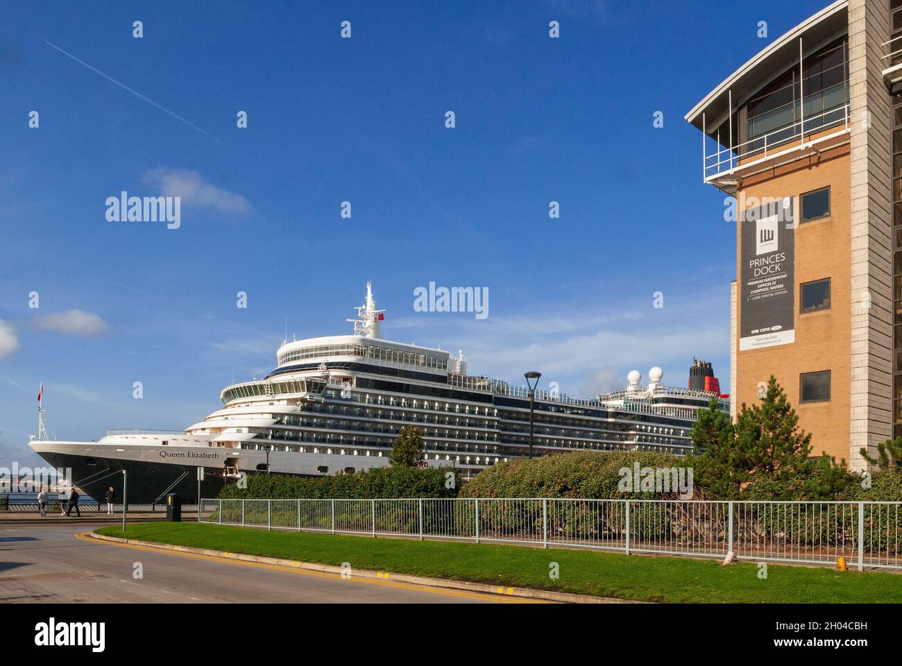 Cunard cruise liner Queen Elizabeth at Liverpool Cruise terminal. Stock Photo