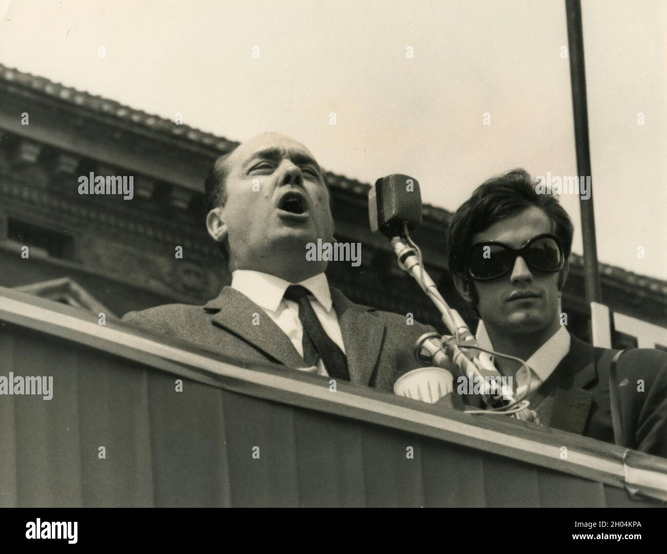 Unidentified Italian politician at a rally, 1980s Stock Photo