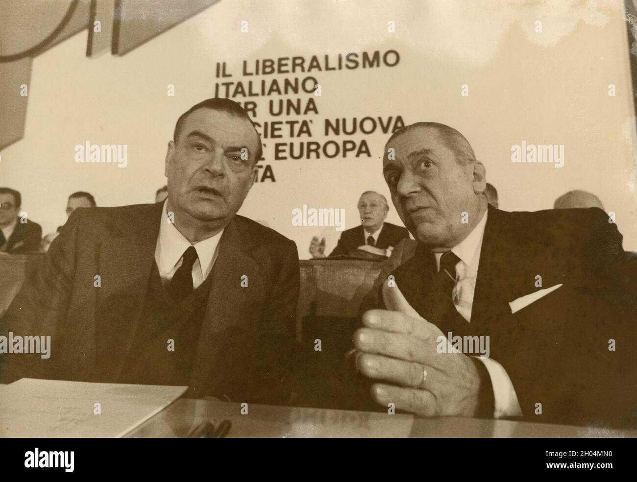 Italian politicians Giovanni Malagodi (left) and Vittorio Badini