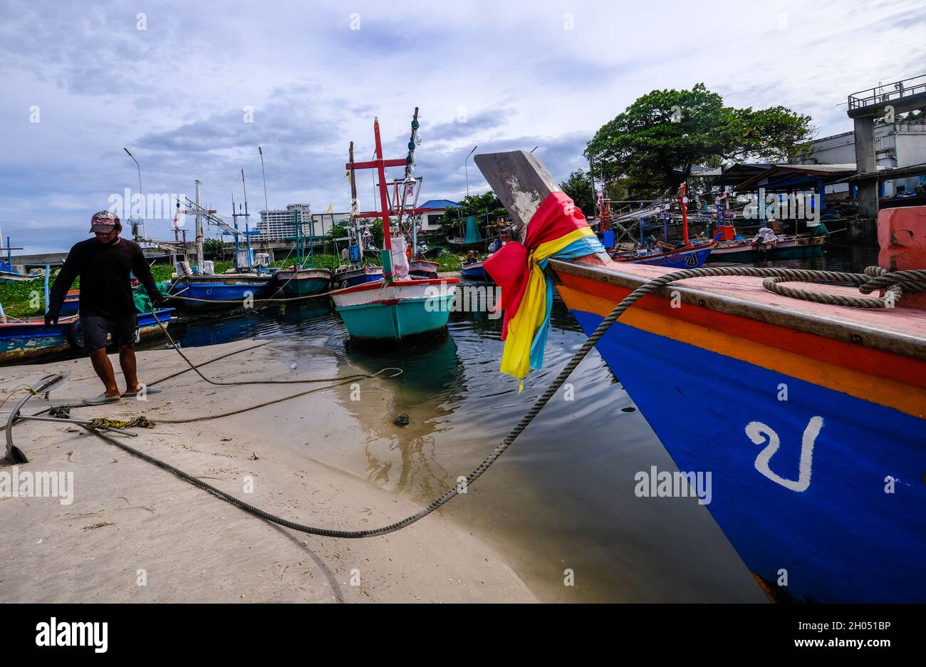 Colorful thai fishing g boats hi-res stock photography and images