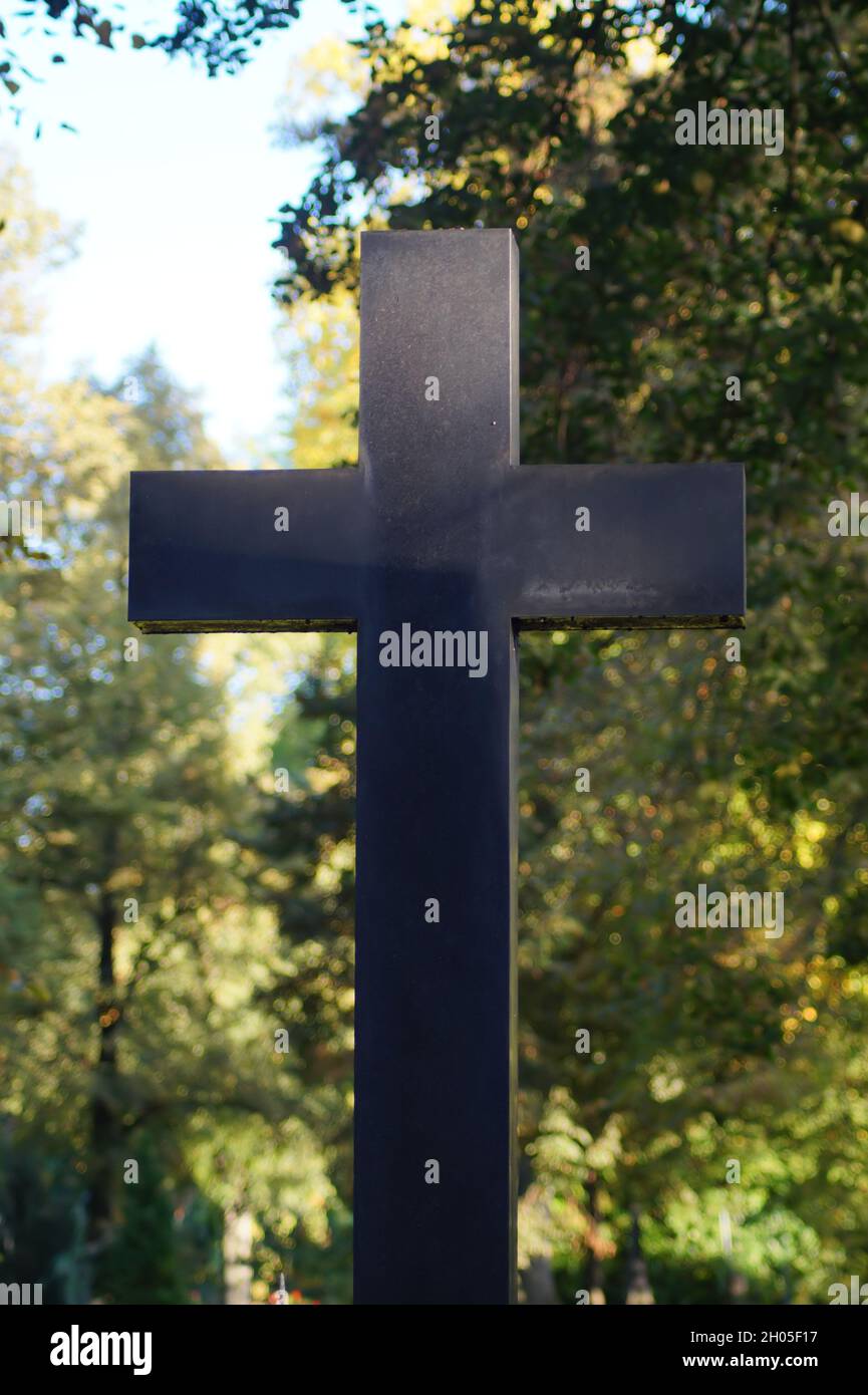 Kreuz auf dem Altstadtfriedhof in Mülheim-Ruhr Stock Photo