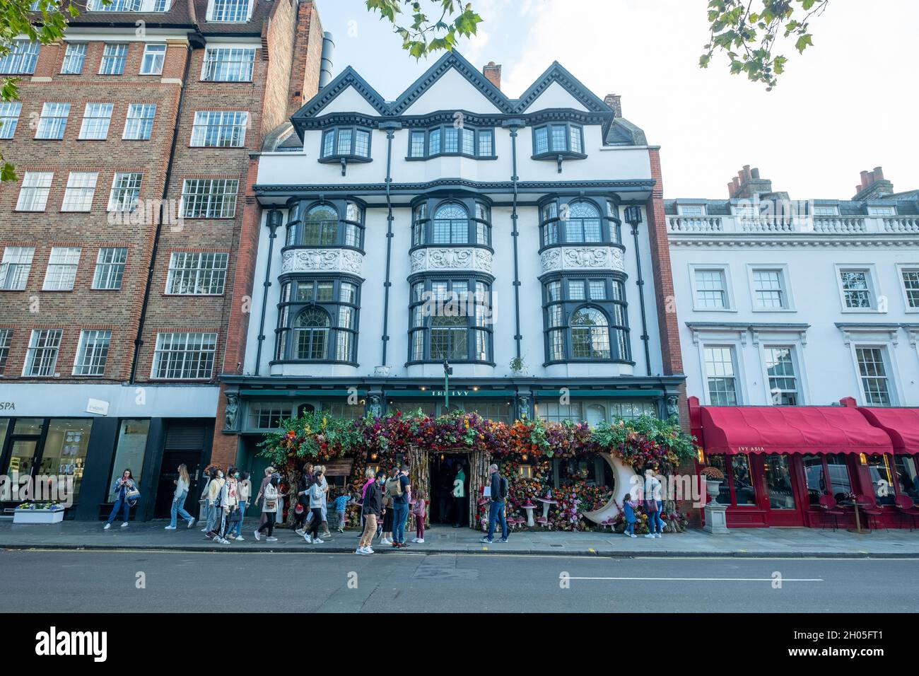 London- October 2021: The Ivy on Kings Road Chelsea in south west London Stock Photo