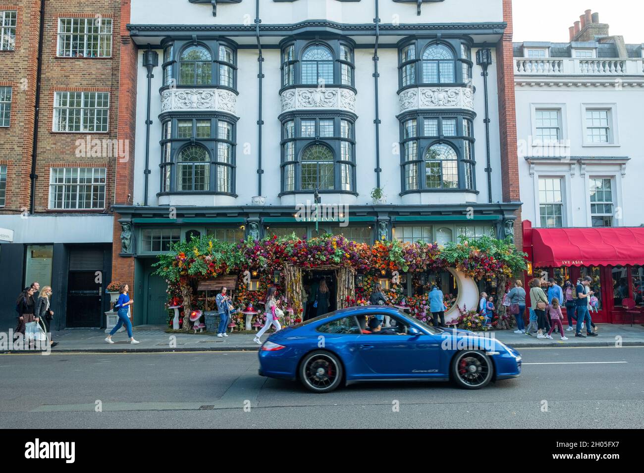 London- October 2021: The Ivy on Kings Road Chelsea in south west London Stock Photo