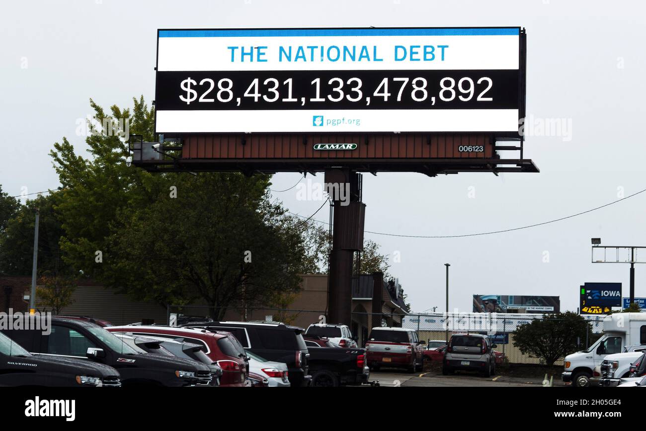 National debt clock 2021 hi-res stock photography and images - Alamy